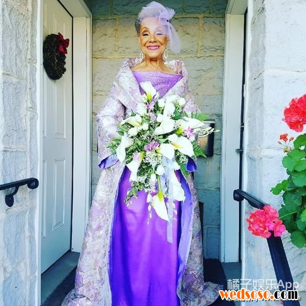 86岁老奶奶穿自己设计的婚纱二度出嫁