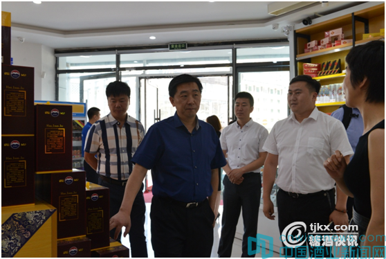 茅台酱香酒公司董事长李明灿调研哈尔滨市场  