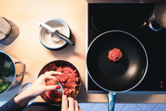 这些食物微波炉使用不当易......