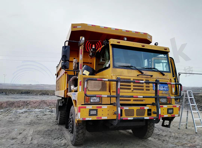 露天矿区大型卡车的防撞定位系统应用