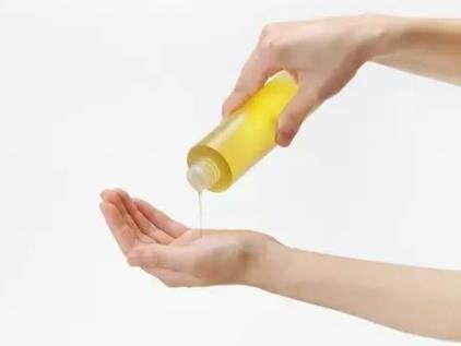 日常淡妆用什么卸妆？卸妆液、卸妆乳、卸妆油等