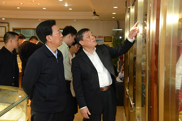 原省委副书记、省人大副主任王辉忠视察航民百泰