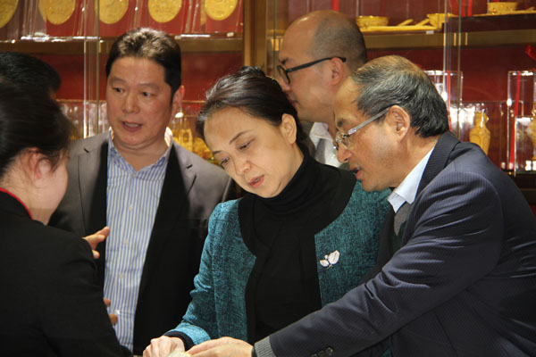 萧山区副区长何波陪同海口市龙华区区委常委李明、舒林考察航民集团