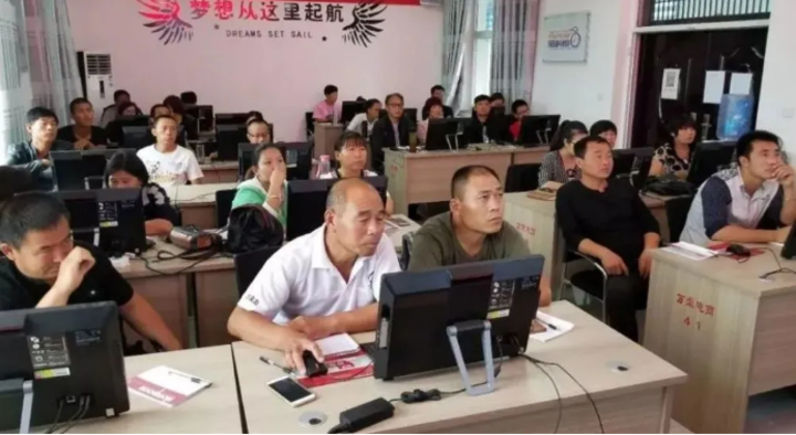 山西蓝青电子商务有限公司电商培训班在万荣县开班！