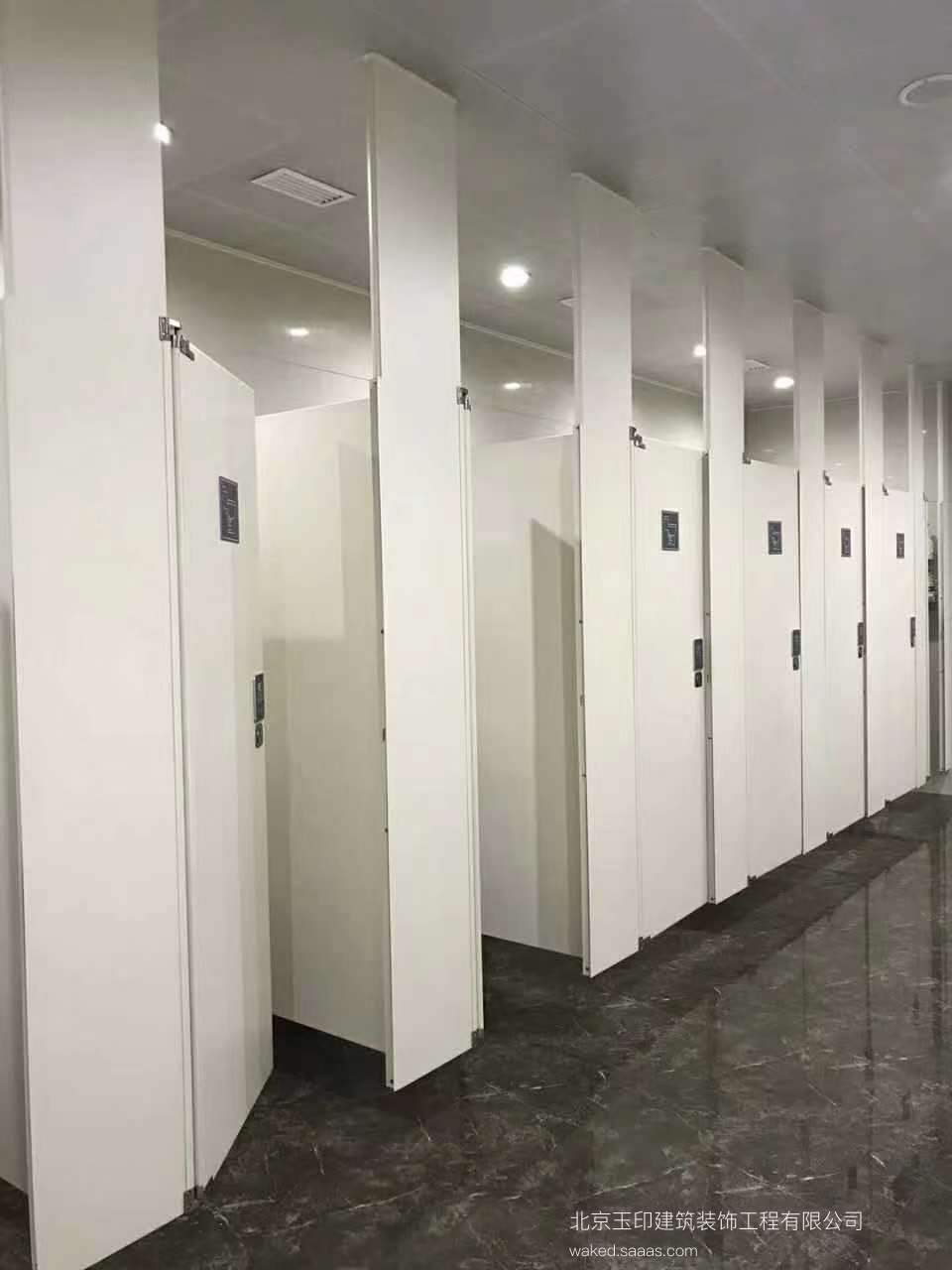 卫生隔断