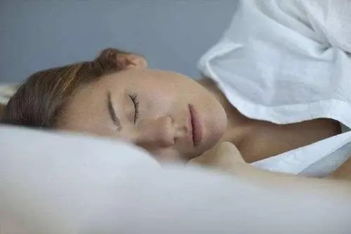 职场健康问题不容忽视，皇家未恩NMN帮你提升睡眠质量