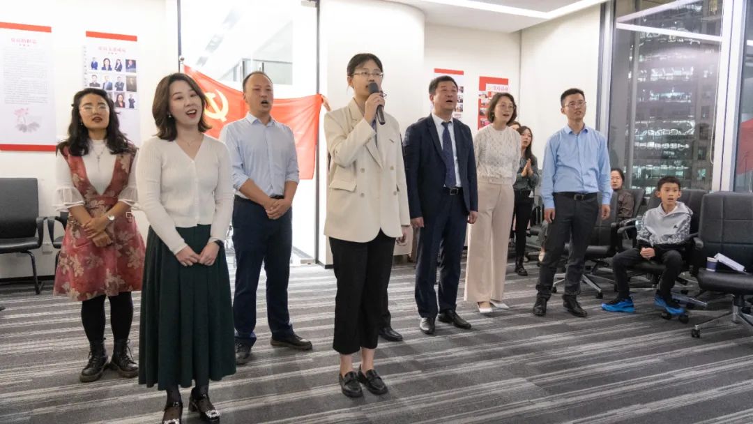 喜迎党的二十大：举办诗歌音乐会