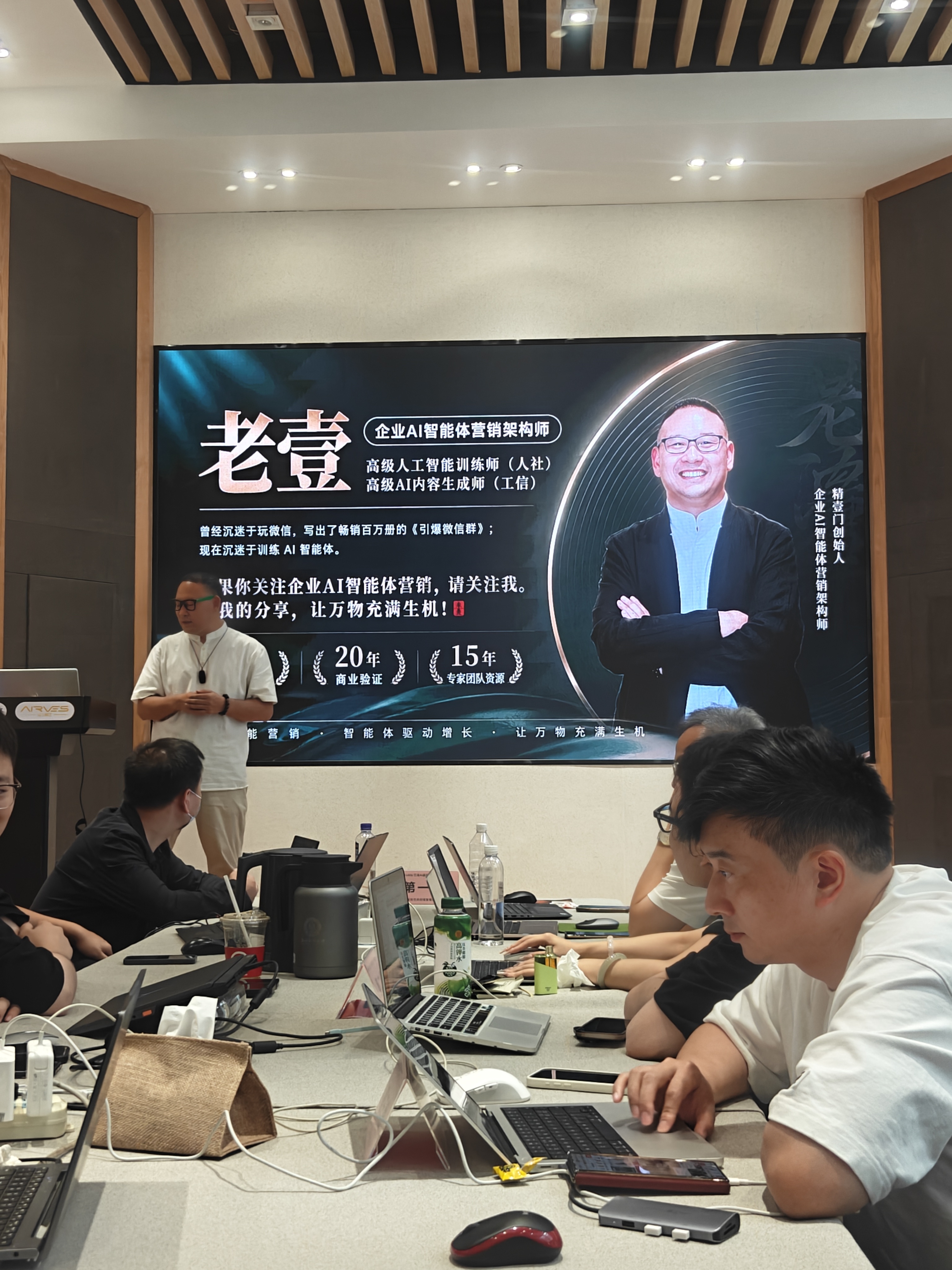 替你接待客户、替你筛选客户的AI名片，来了