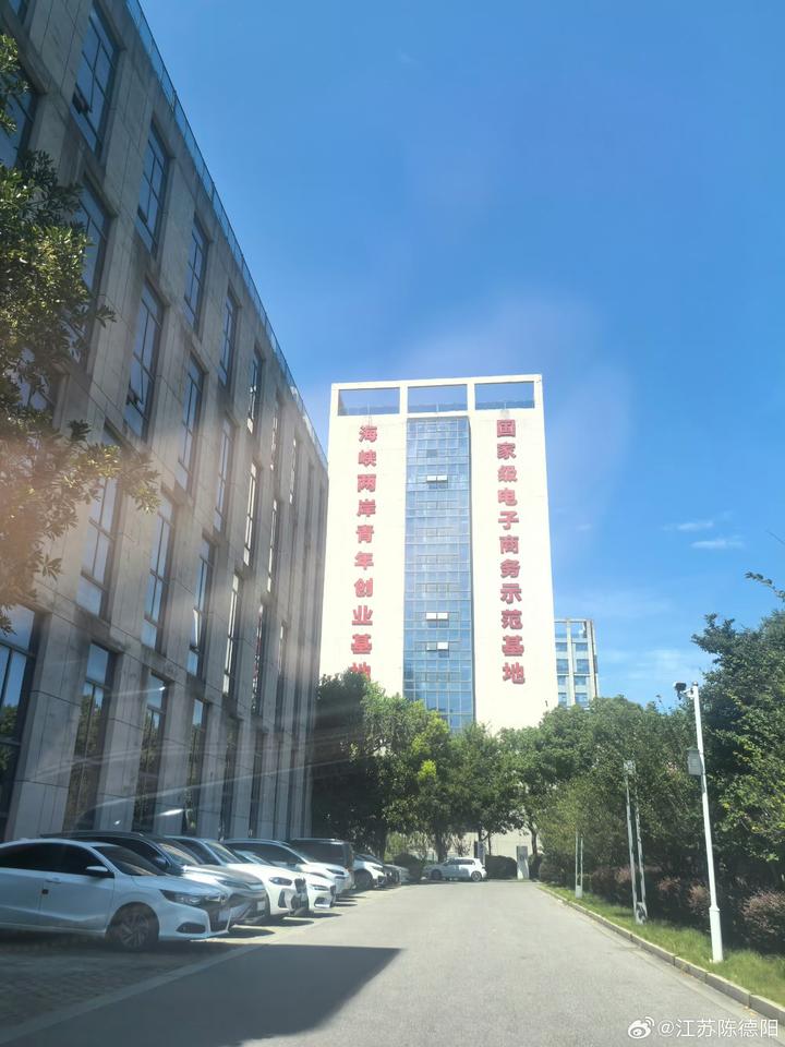 昔日的生产资料是社会关系,而今的生产资料则是认知力、时间管理与身心健康——这正是个体须日日精进的底层逻辑。
