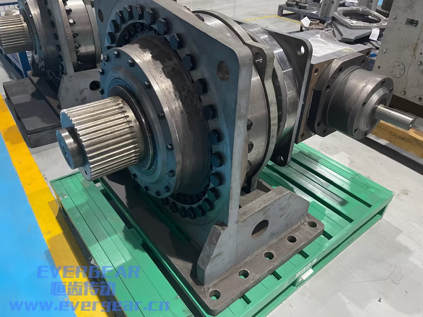 EQ系列行星齿轮减速机实物图