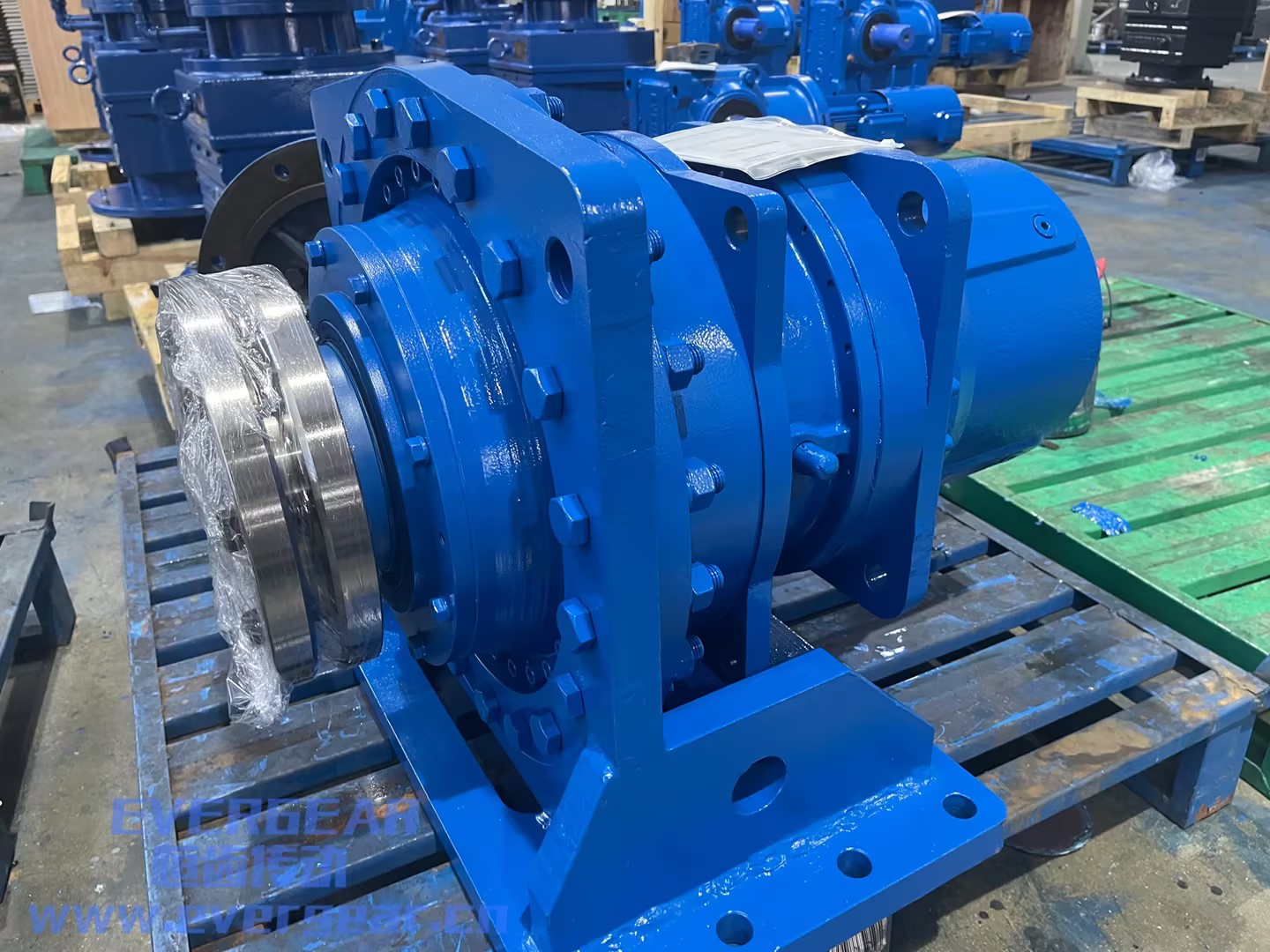 EQ系列行星齿轮减速机实物图