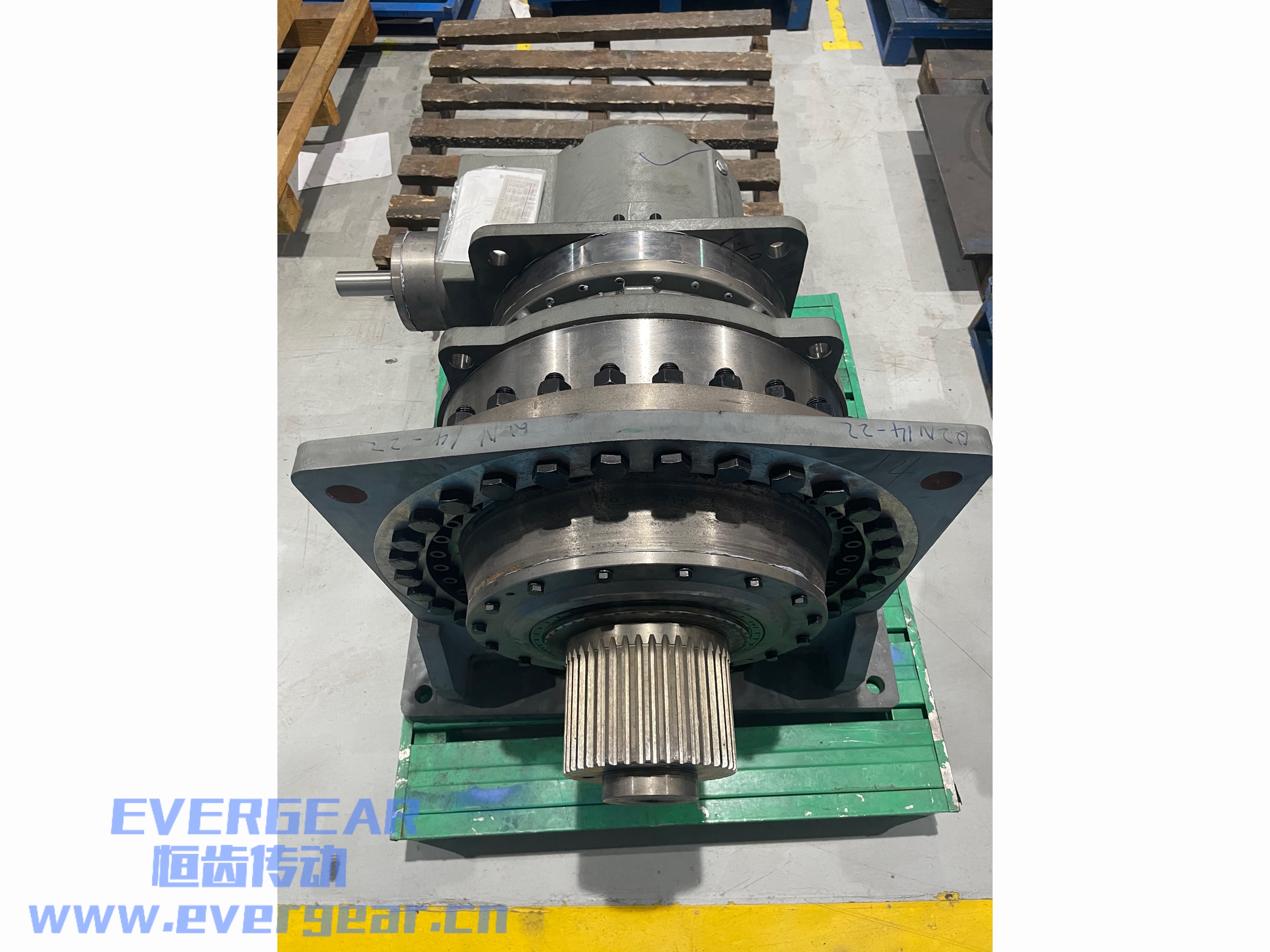 EQ系列行星齿轮减速机实物图