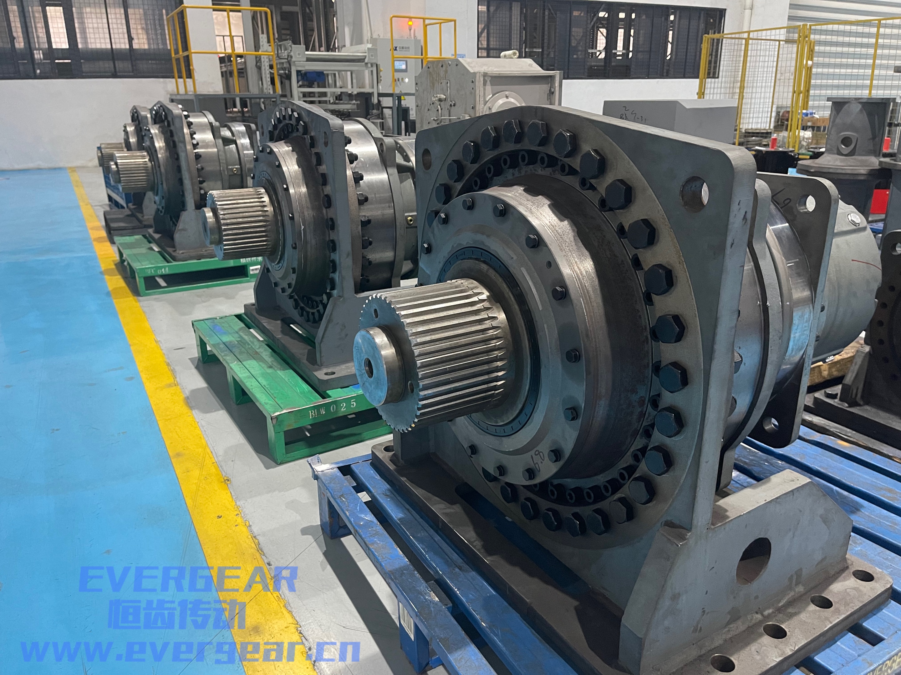 EQ系列行星齿轮减速机实物图