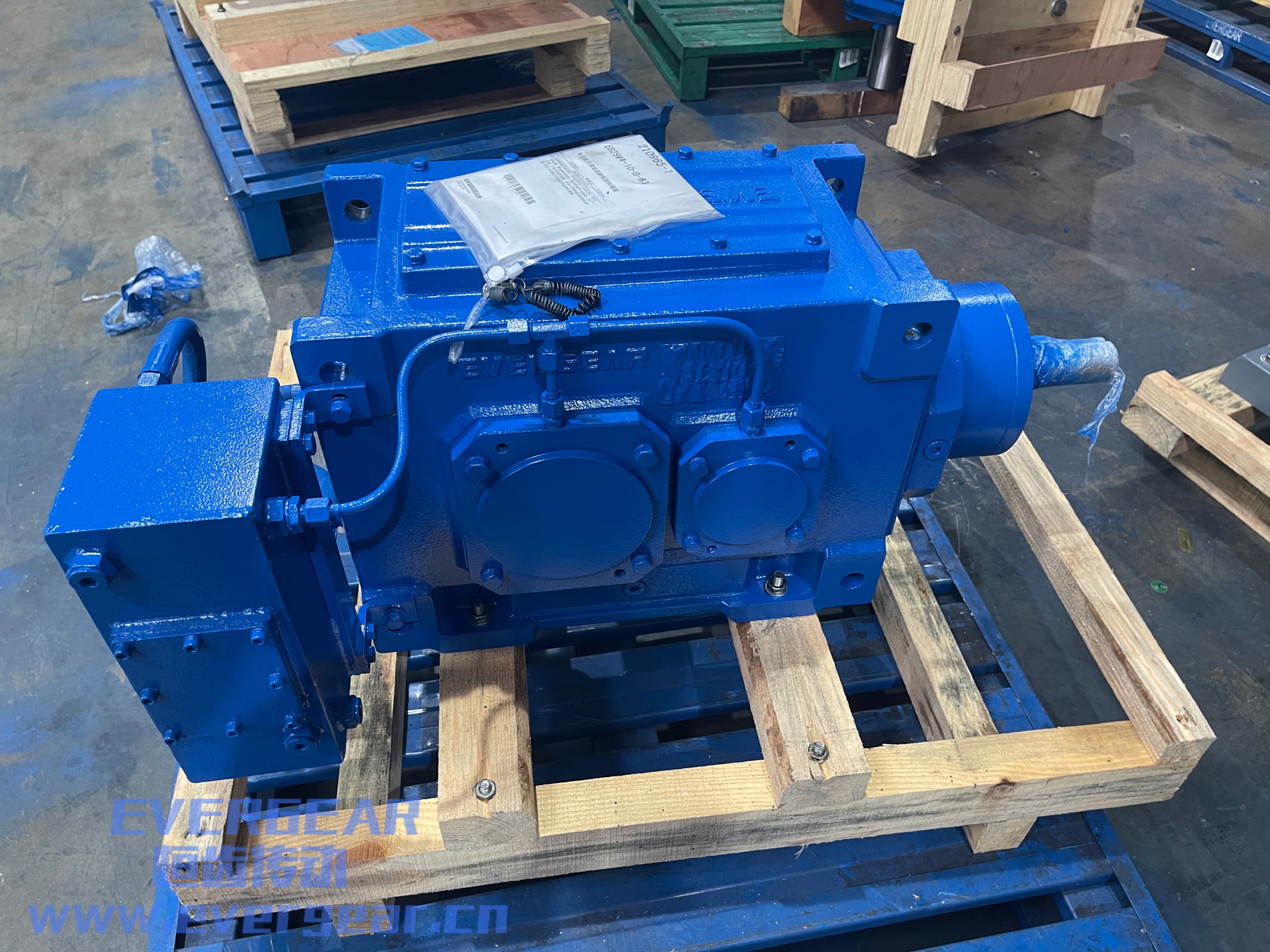 EB系列直交轴大功率减速机实物图