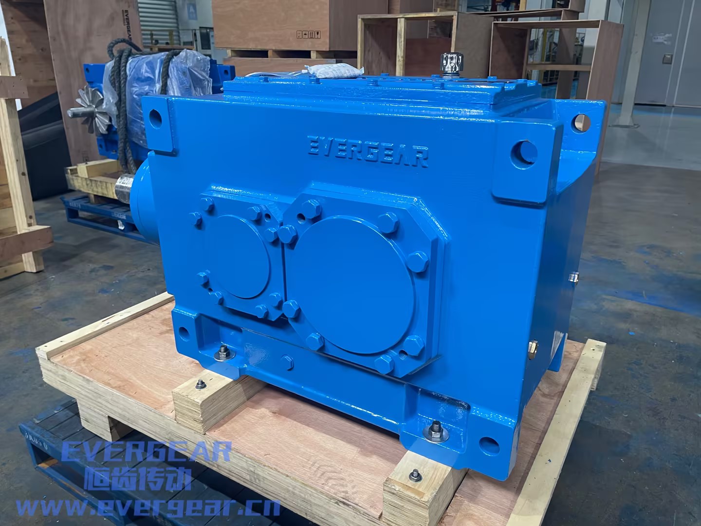 EH系列大功率齿轮减速机实物图