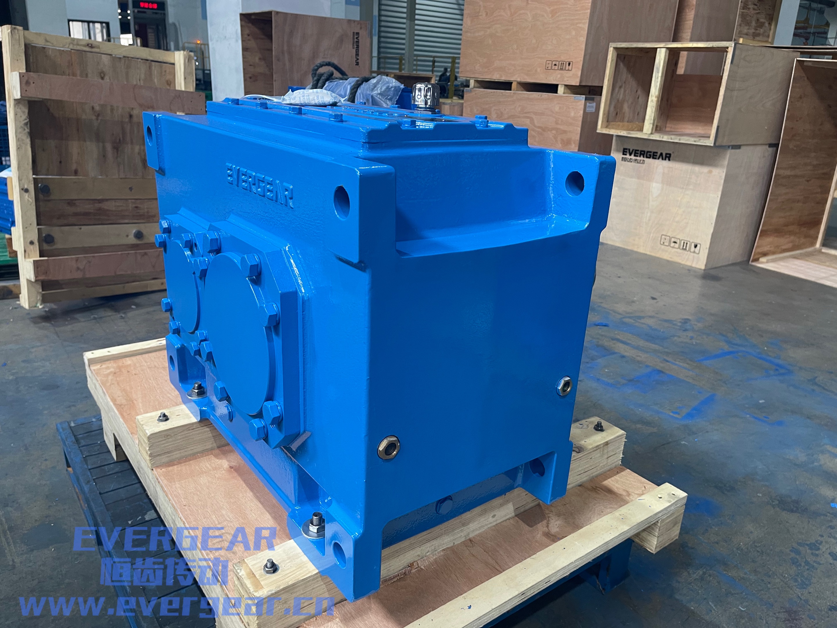 EH系列大功率齿轮减速机实物图