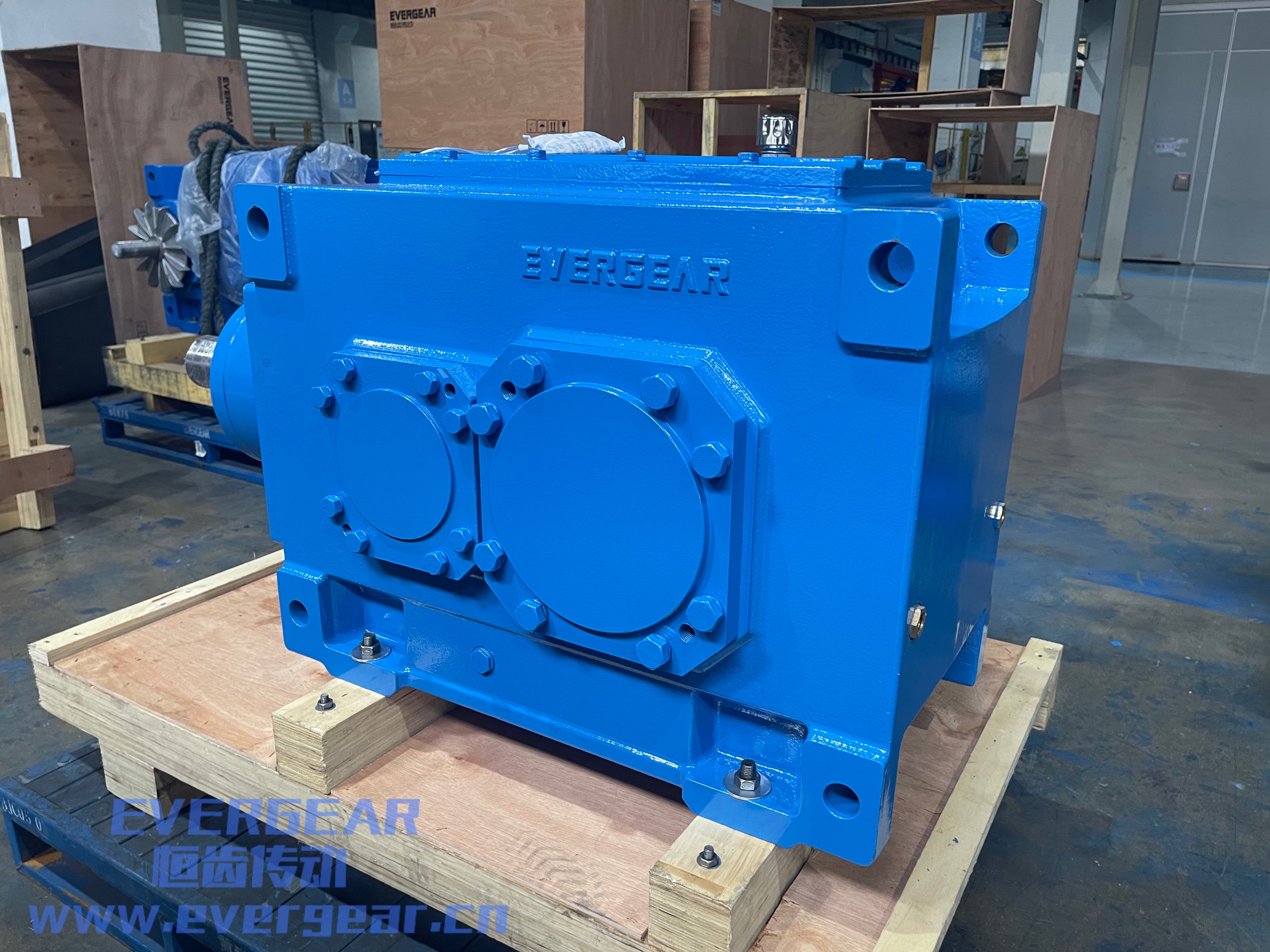 EH系列大功率齿轮减速机实物图