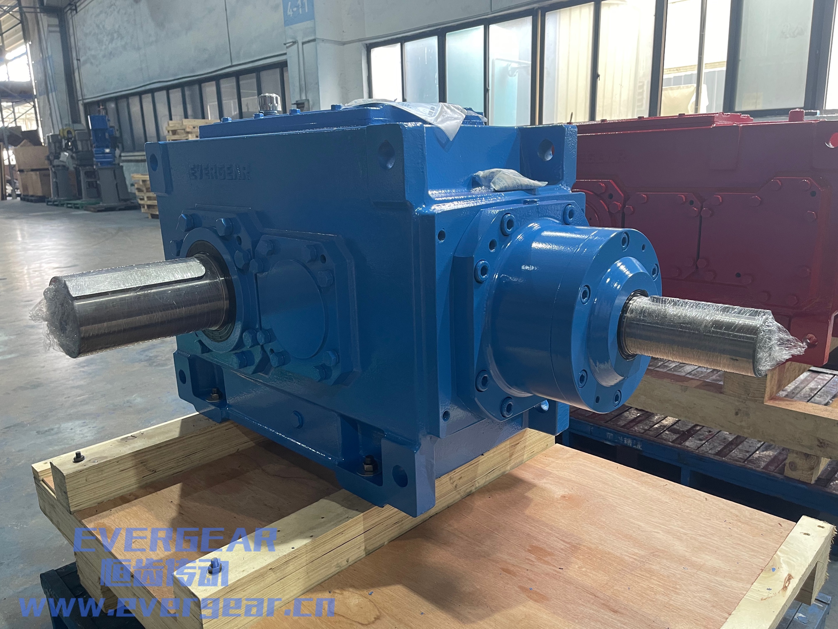 EH系列大功率齿轮减速机实物图