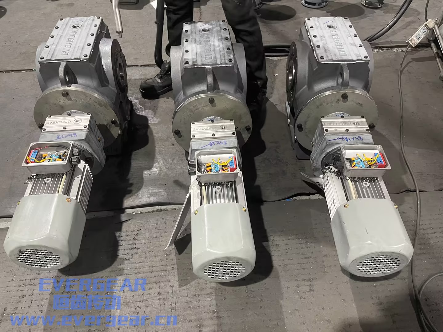 ES系列斜齿轮蜗轮蜗杆减速机