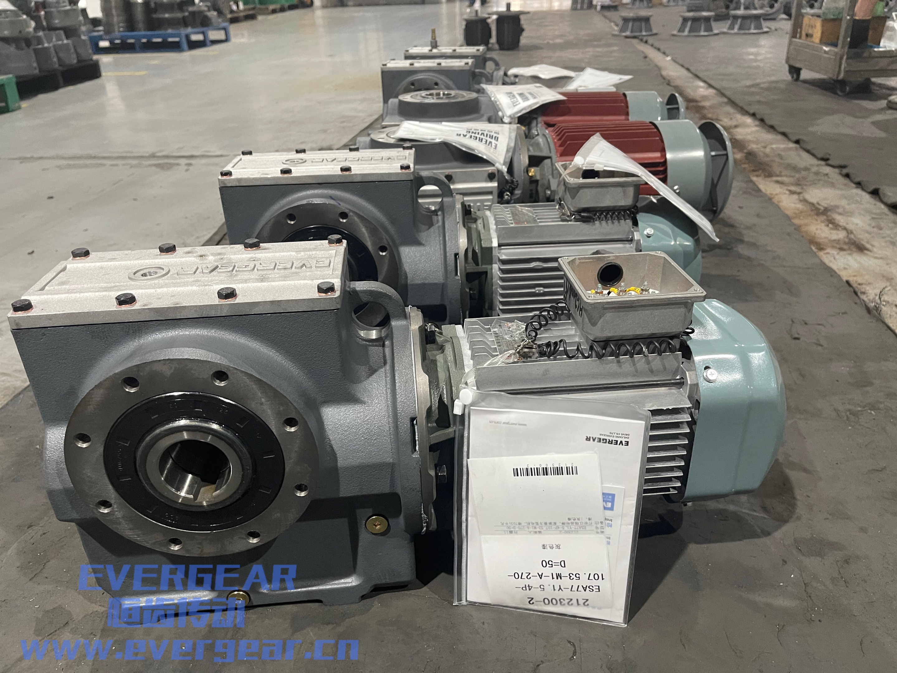 ES系列斜齿轮蜗轮蜗杆减速机实物图