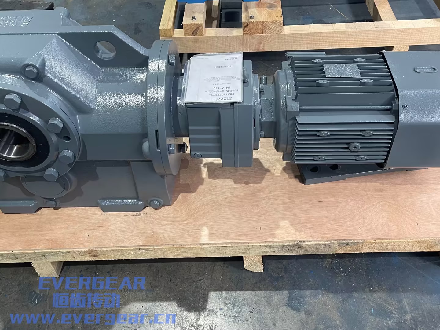 EK系列斜齿轮弧齿锥齿轮减速机实物图