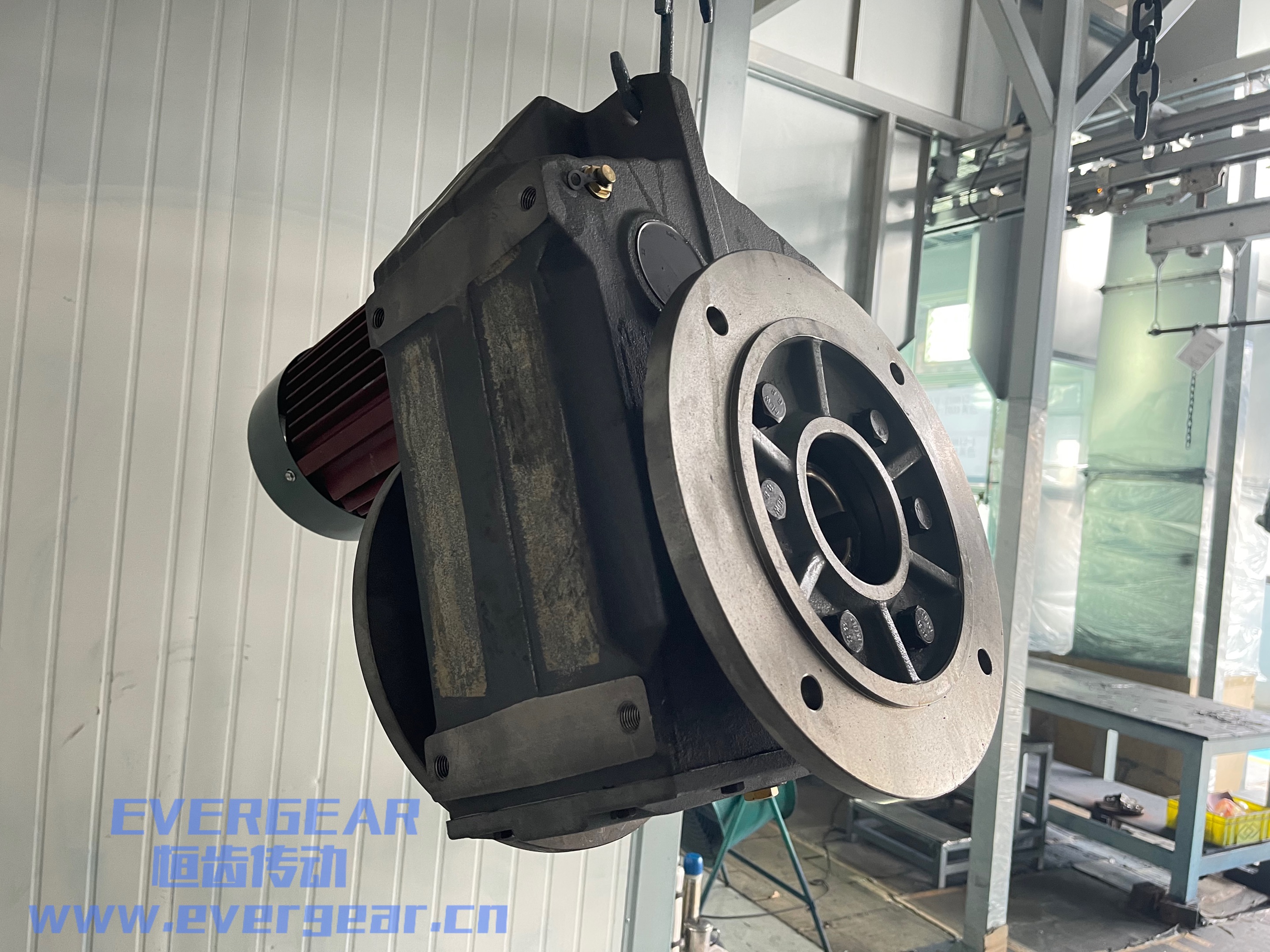 EF系列平行轴斜齿轮减速机实物图