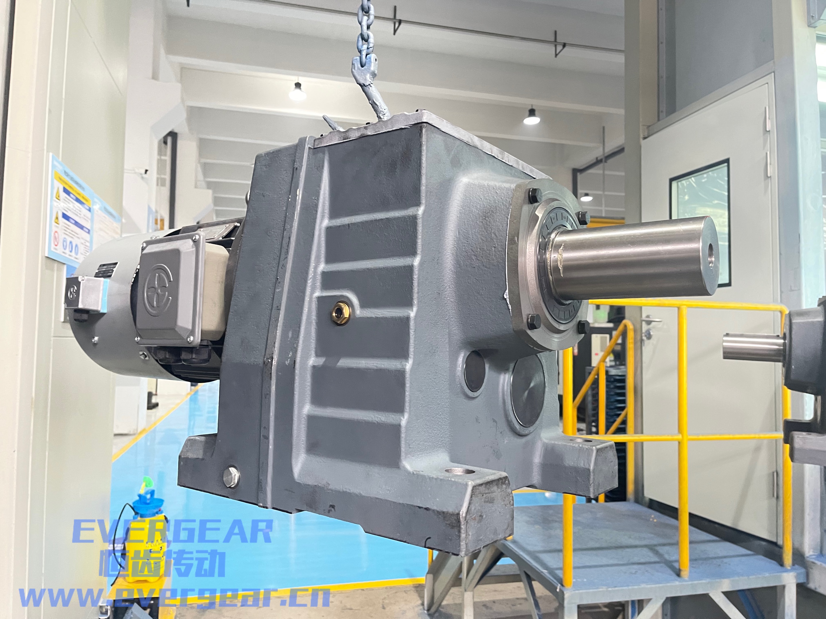 ER系列斜齿轮硬齿面减速机