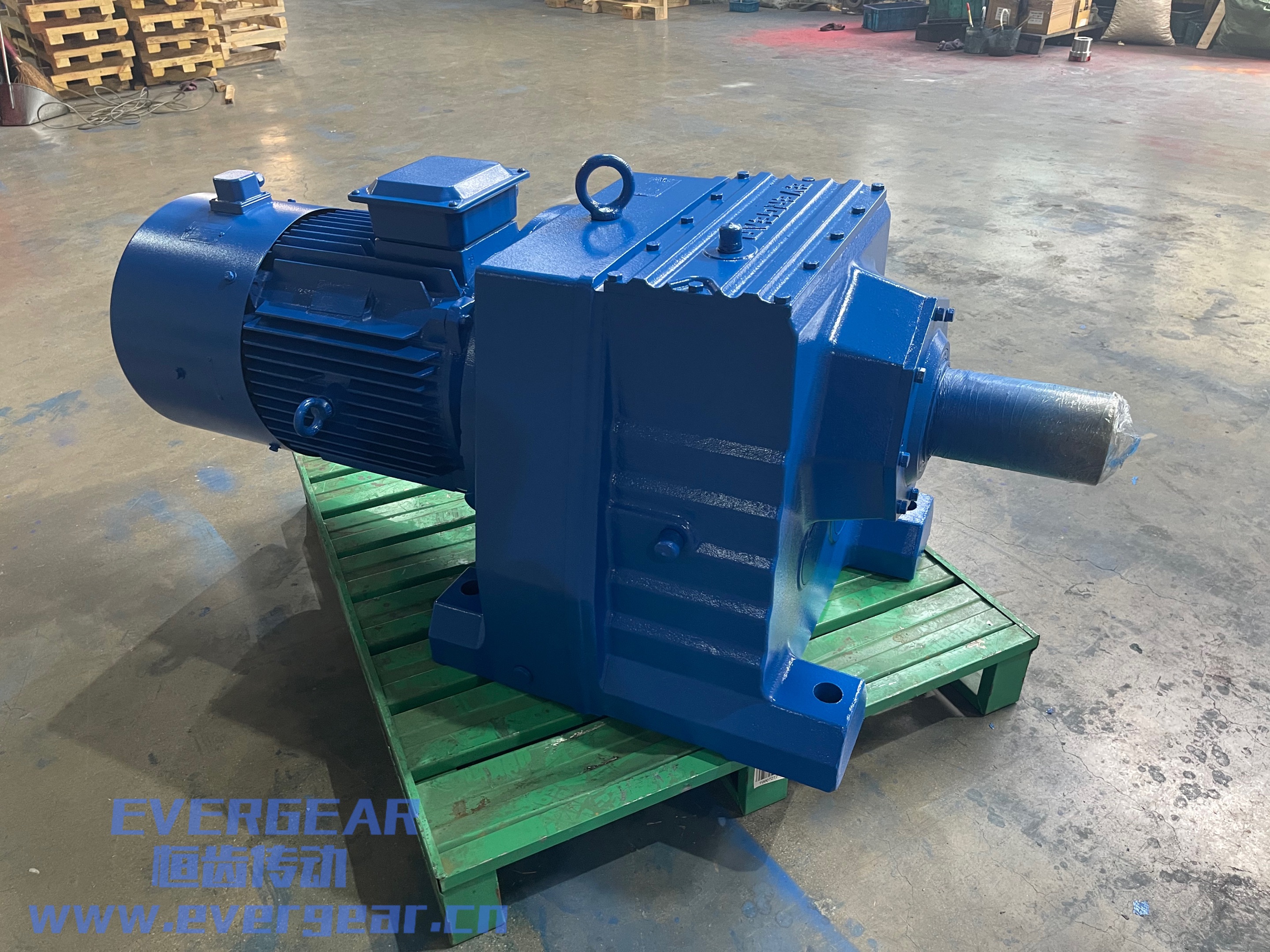 ER系列斜齿轮硬齿面减速机实物图