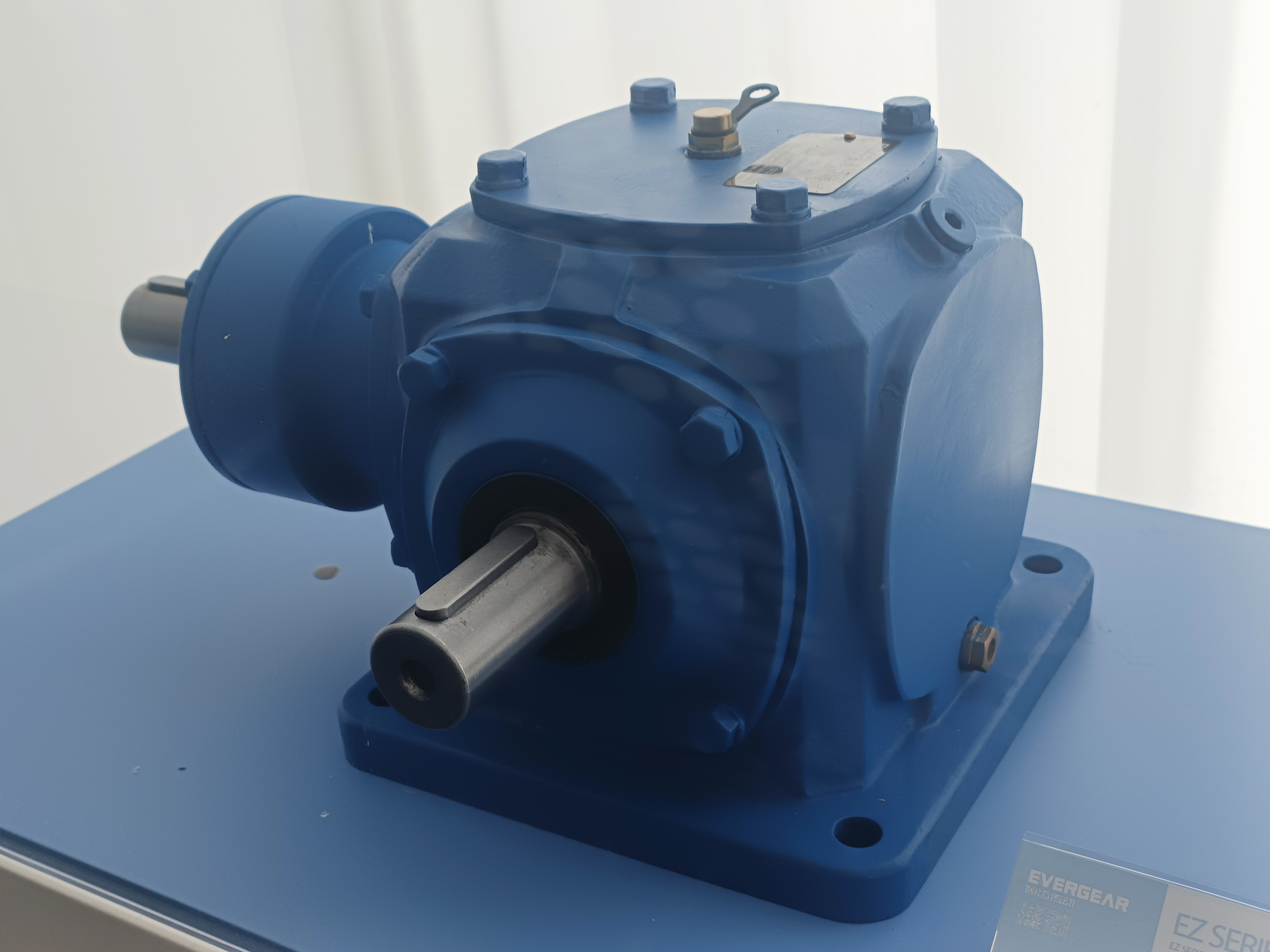 EZ系列弧齿锥齿轮减速机实物图