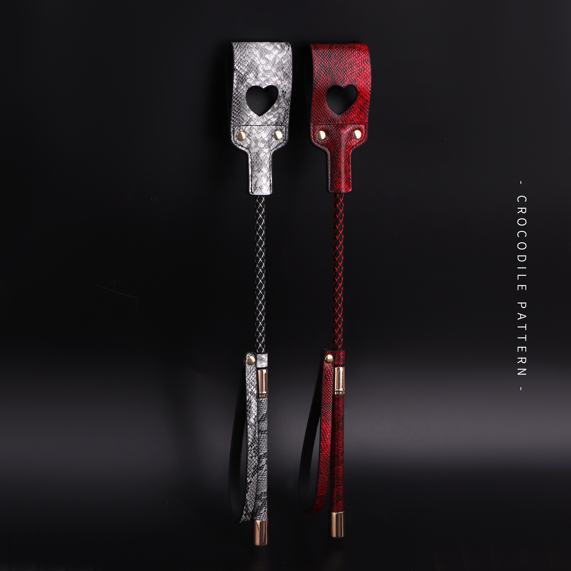 Crocodile-pattern cutout paddle