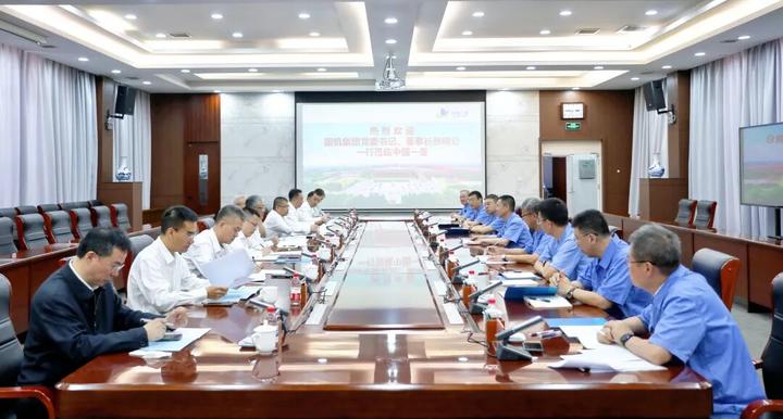 张晓仑与中国一重党委书记、董事长吕智强会谈