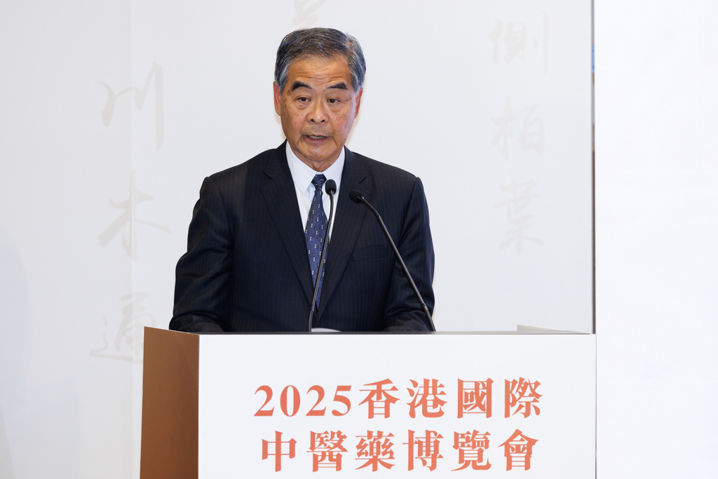 梁振英：香港的中醫藥體現了傳統理論和現代化社會治理實踐