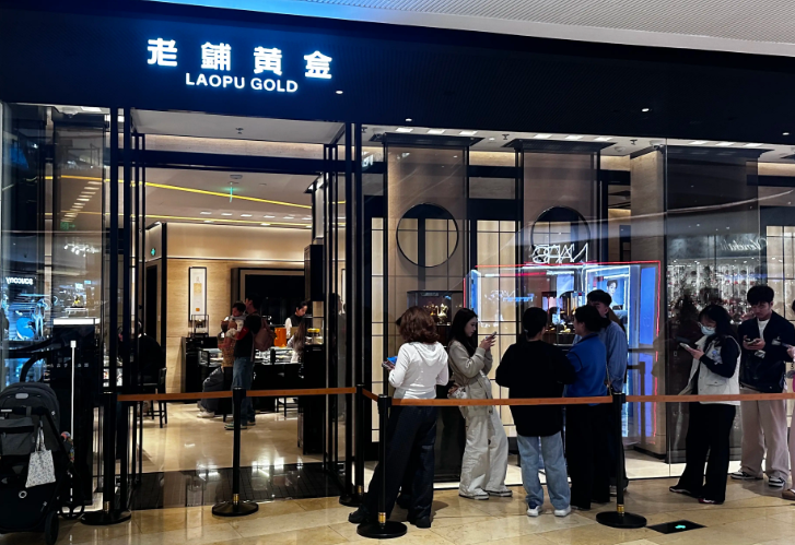 爱马仕贵妇给老铺黄金砸钱，SKP一年狂卖数十亿 