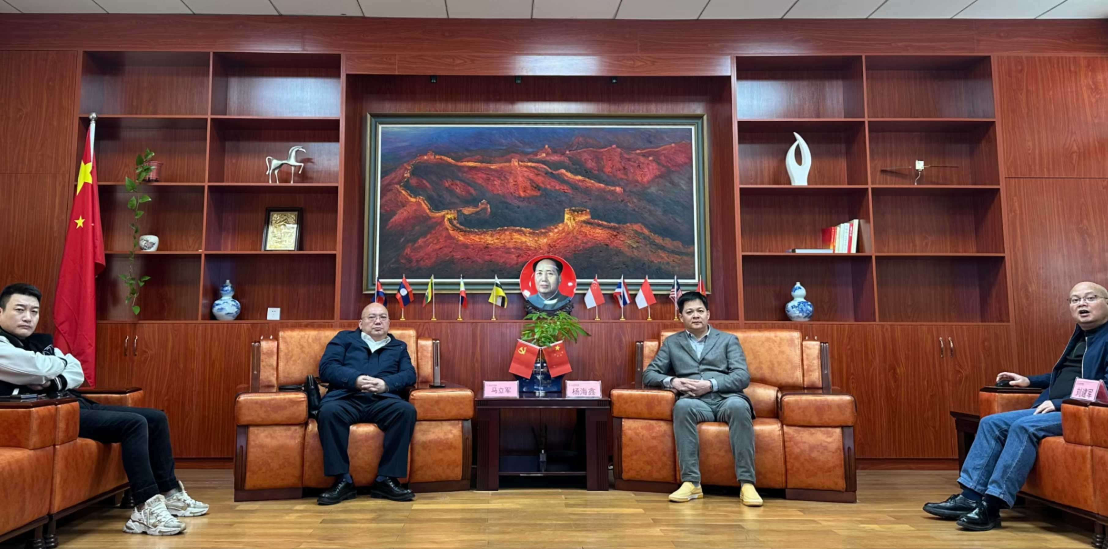 杨海鑫董事长会见晶科能源股份有限公司投资开发部总监马立军一行