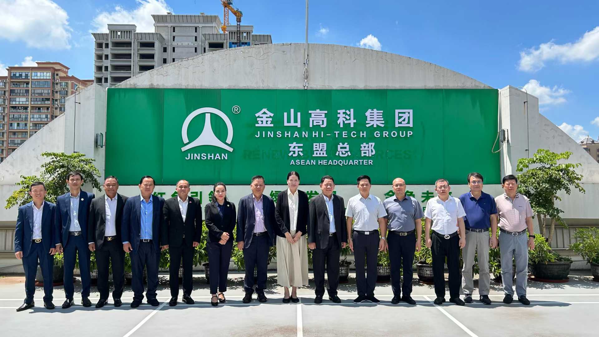 柬埔寨金边市副市长Huot Hay阁下莅临金山高科集团东盟总部