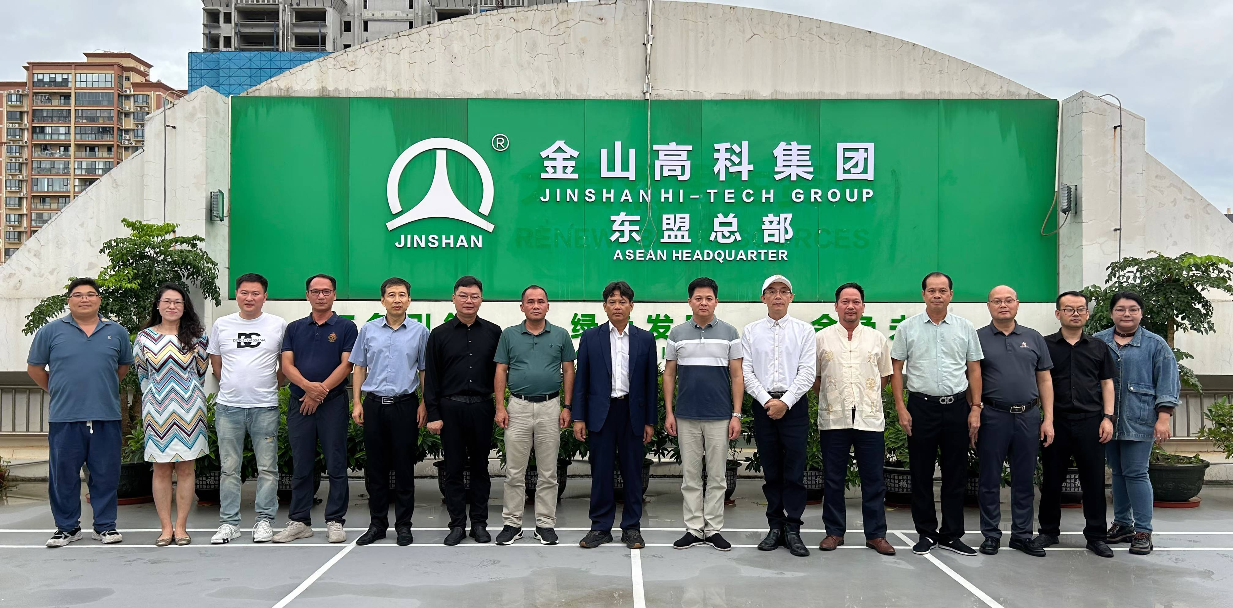 柬埔寨皇家科学院院长宋杜、柬埔寨驻南宁总领事唐肃安等一行莅临金山高科集团东盟总部