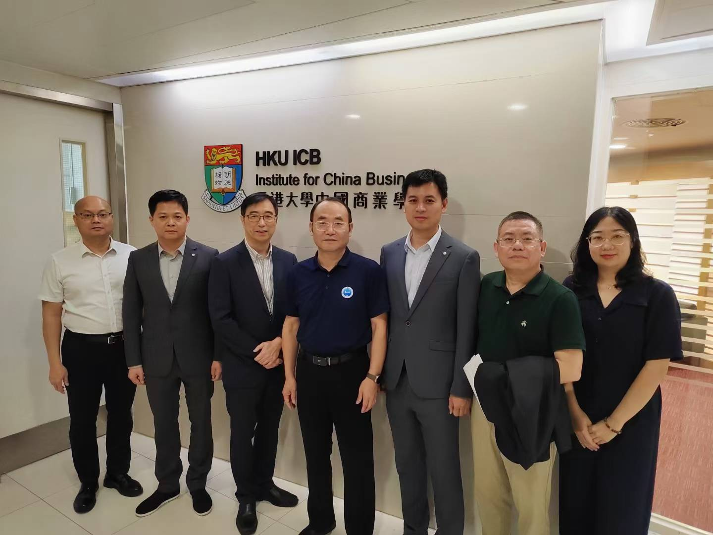 广西科学院党组书记、院长元昌安，金山高科集团董事长杨海鑫等一行拜访香港大学