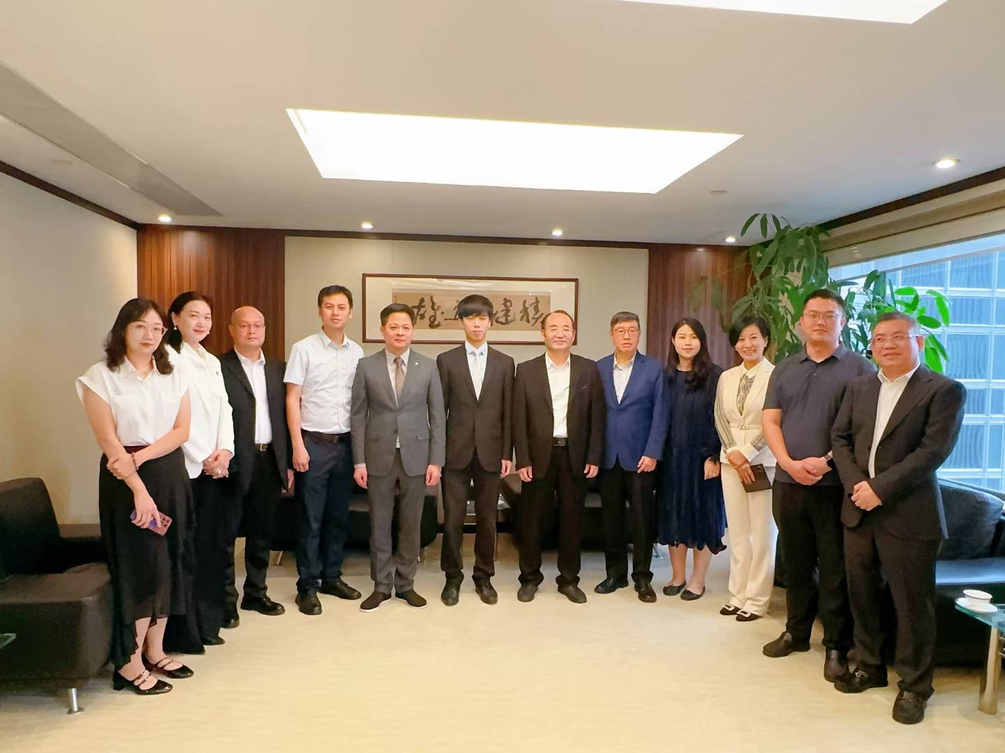 广西科学院、金山高科集团、中交第二航务工程局拜访香港新华集团