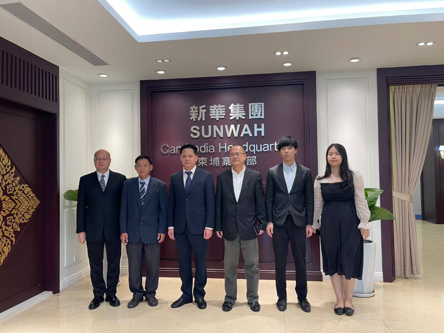 香港新华集团主席蔡冠深博士会见香港金山高科集团杨海鑫董事长一行