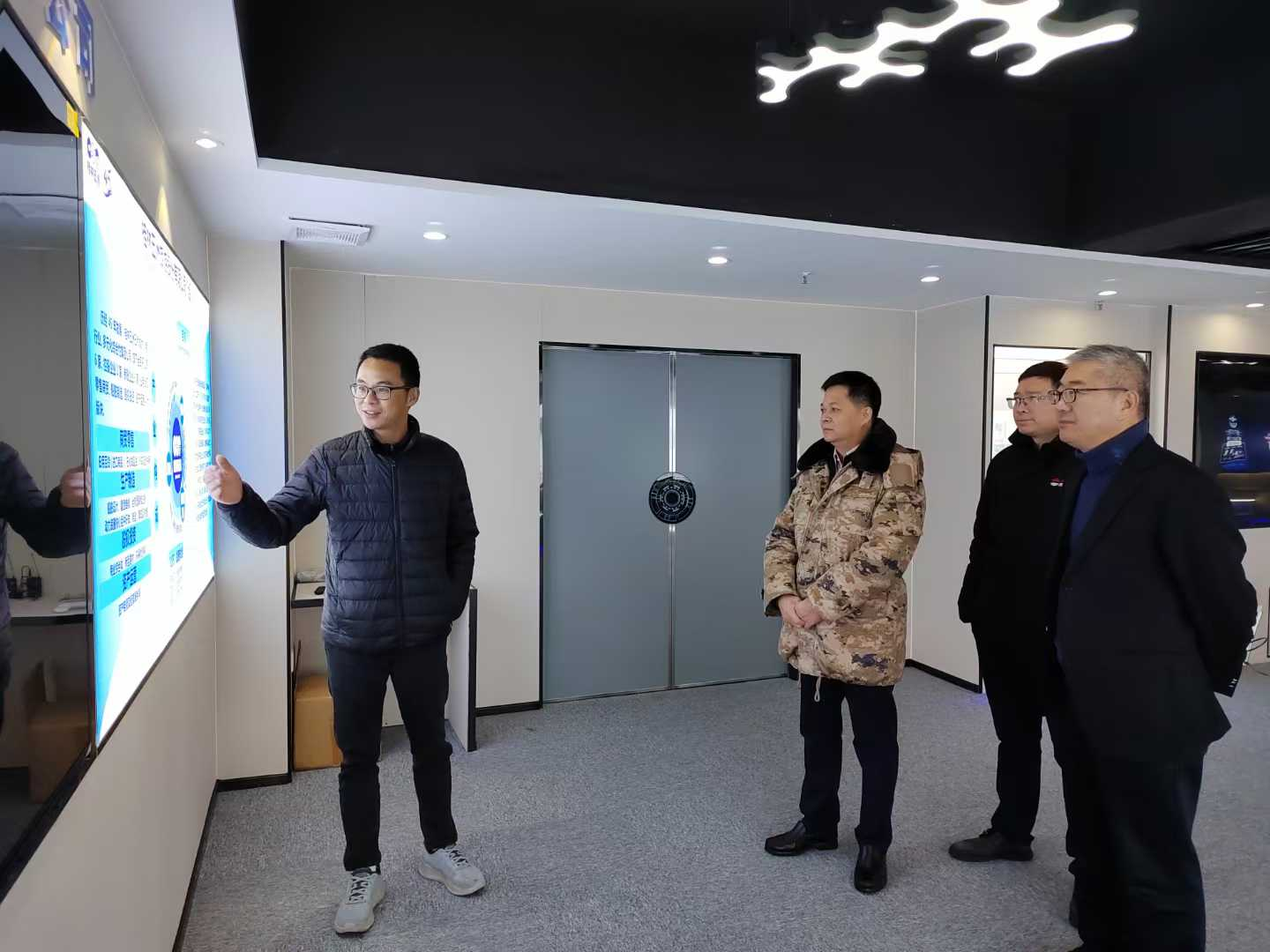中国（三亚）邮轮游艇产业创新联盟、金山高科集团赴桂林考察新能源船舶