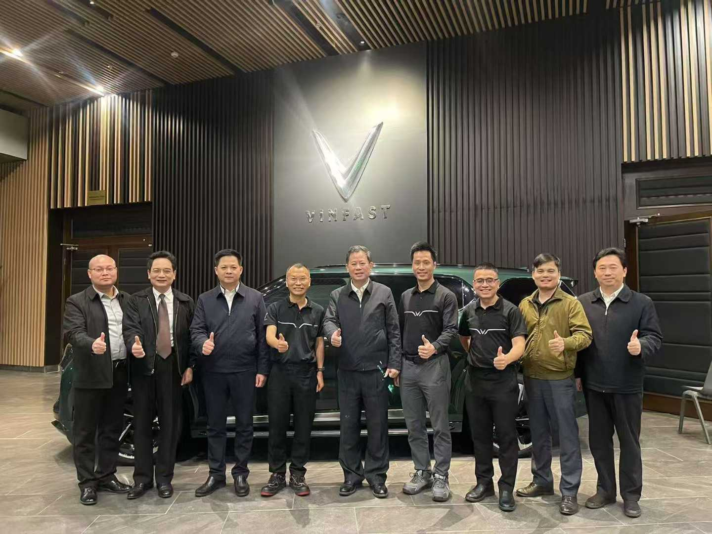 广西现代物流集团、金山高科集团考察越南Vinfast汽车集团海防工厂