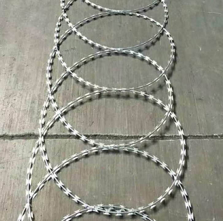 600mm BTO-12 Heavy Duty Razor Wire Flat 15m