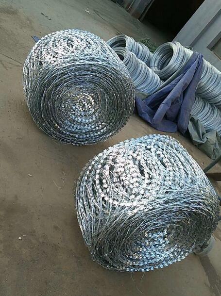 750mm BTO-15 SS304 Flat Wrap Concertina Wire