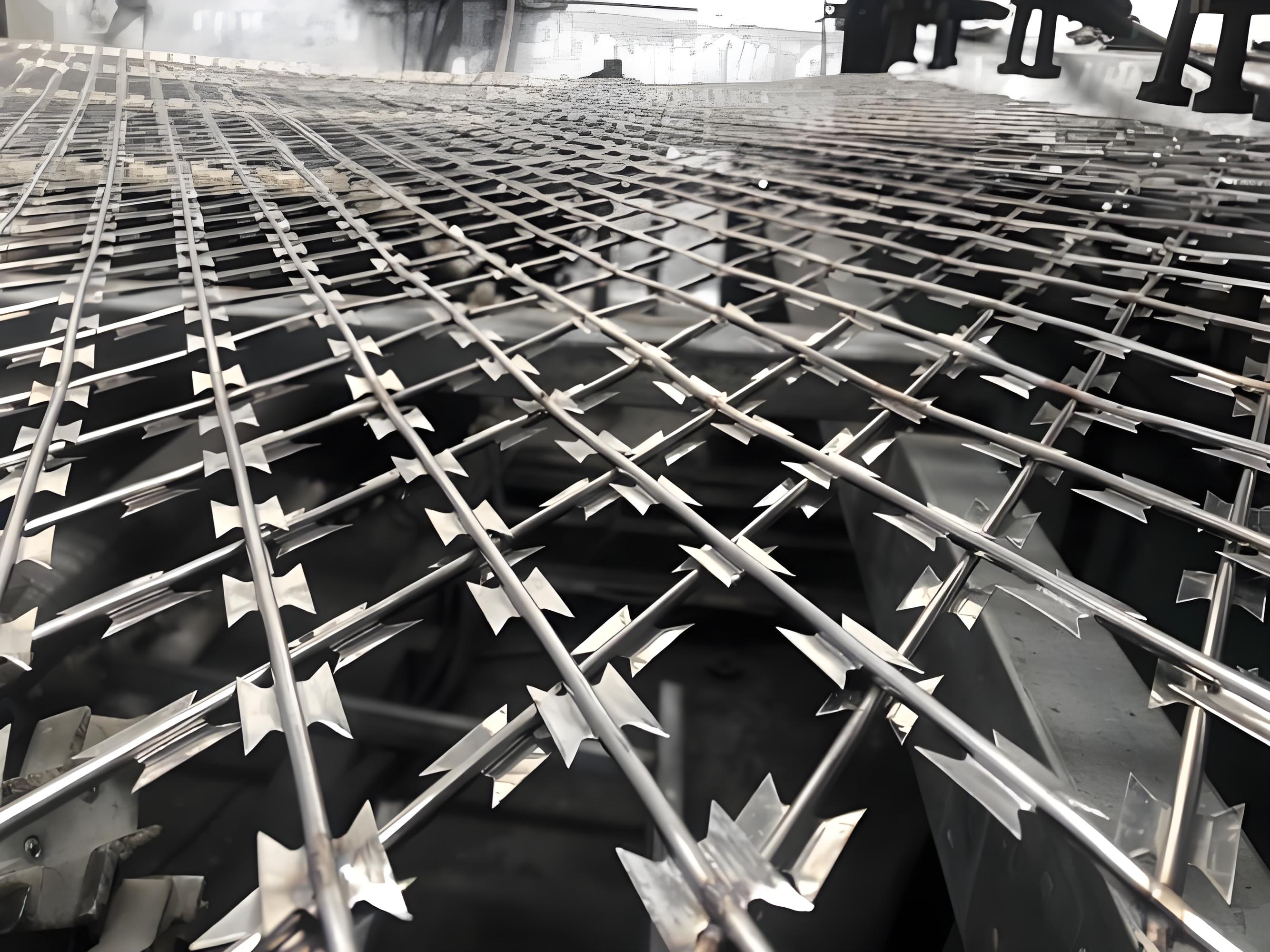 Galvanized Diamond Hole Welded Razor Wire Mesh