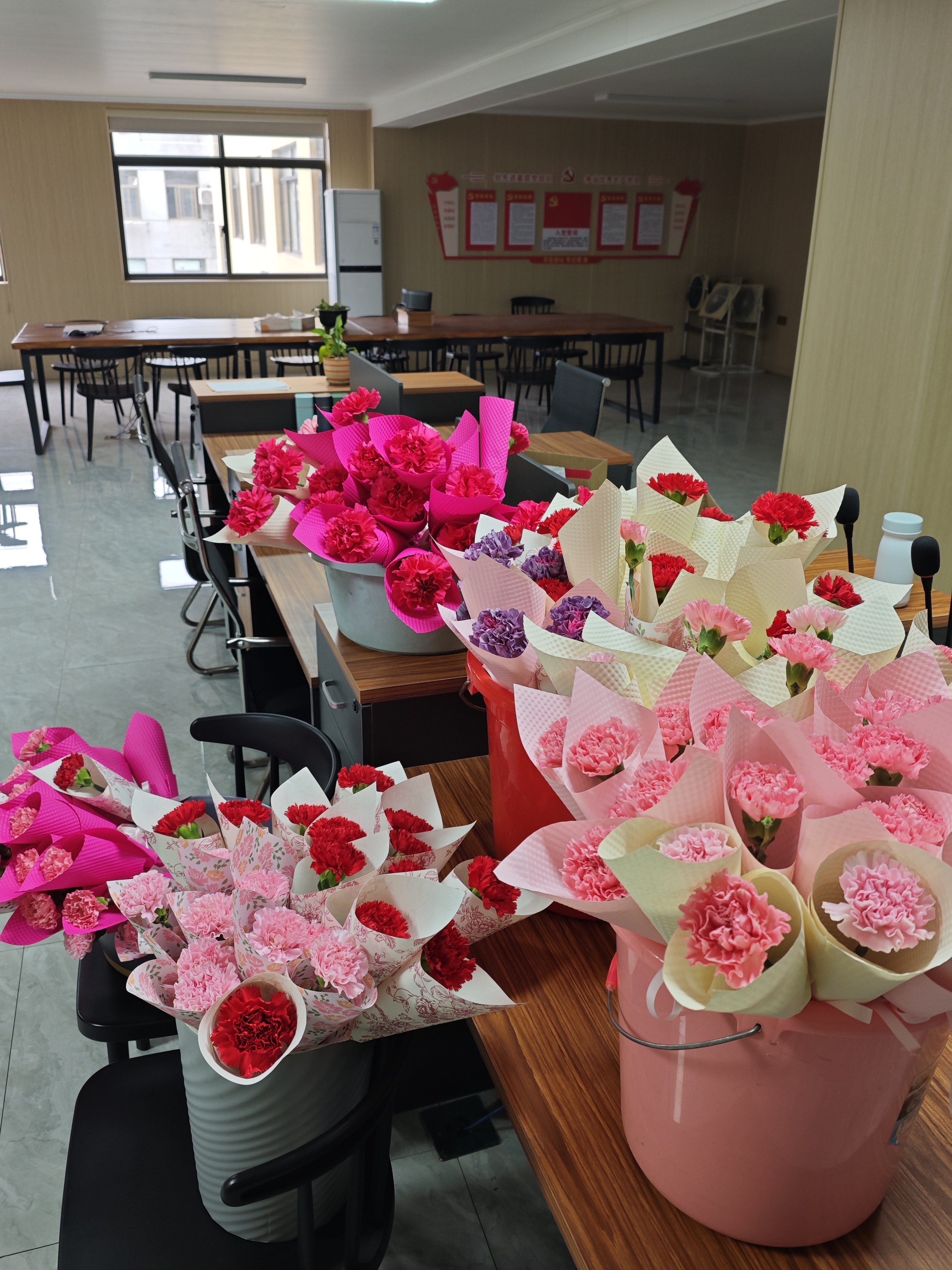 2025.3.8 剑华磁业祝全体女员工妇女节快乐！