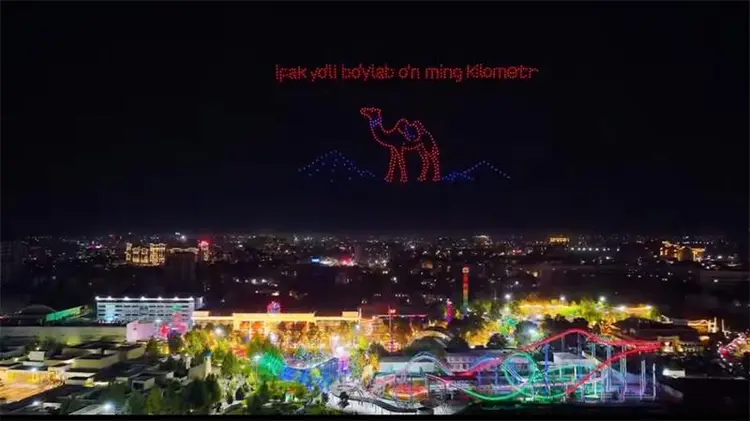 无人机表演秀点亮塔什干，万人共鉴光影盛宴