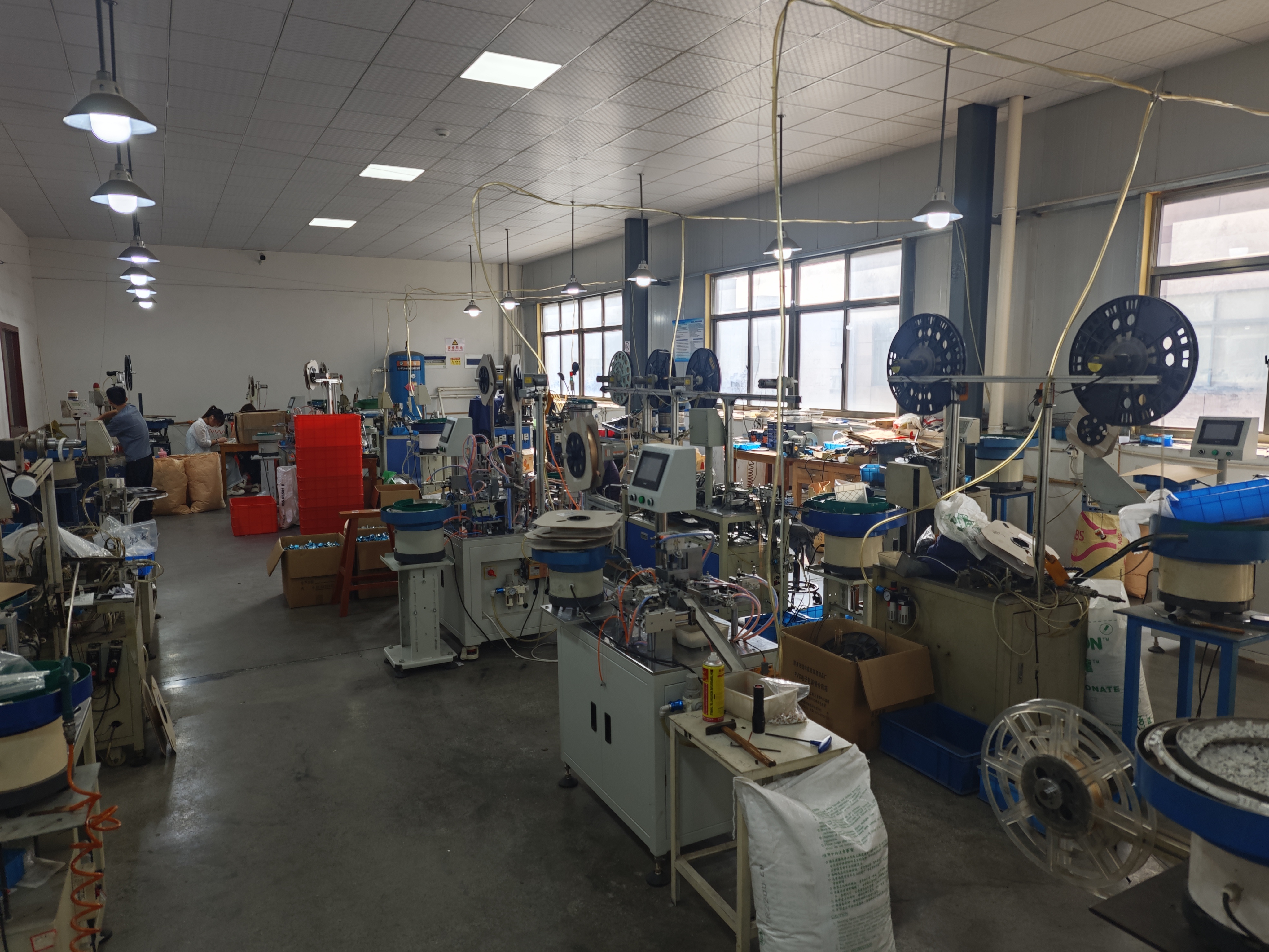 自动化插针车间