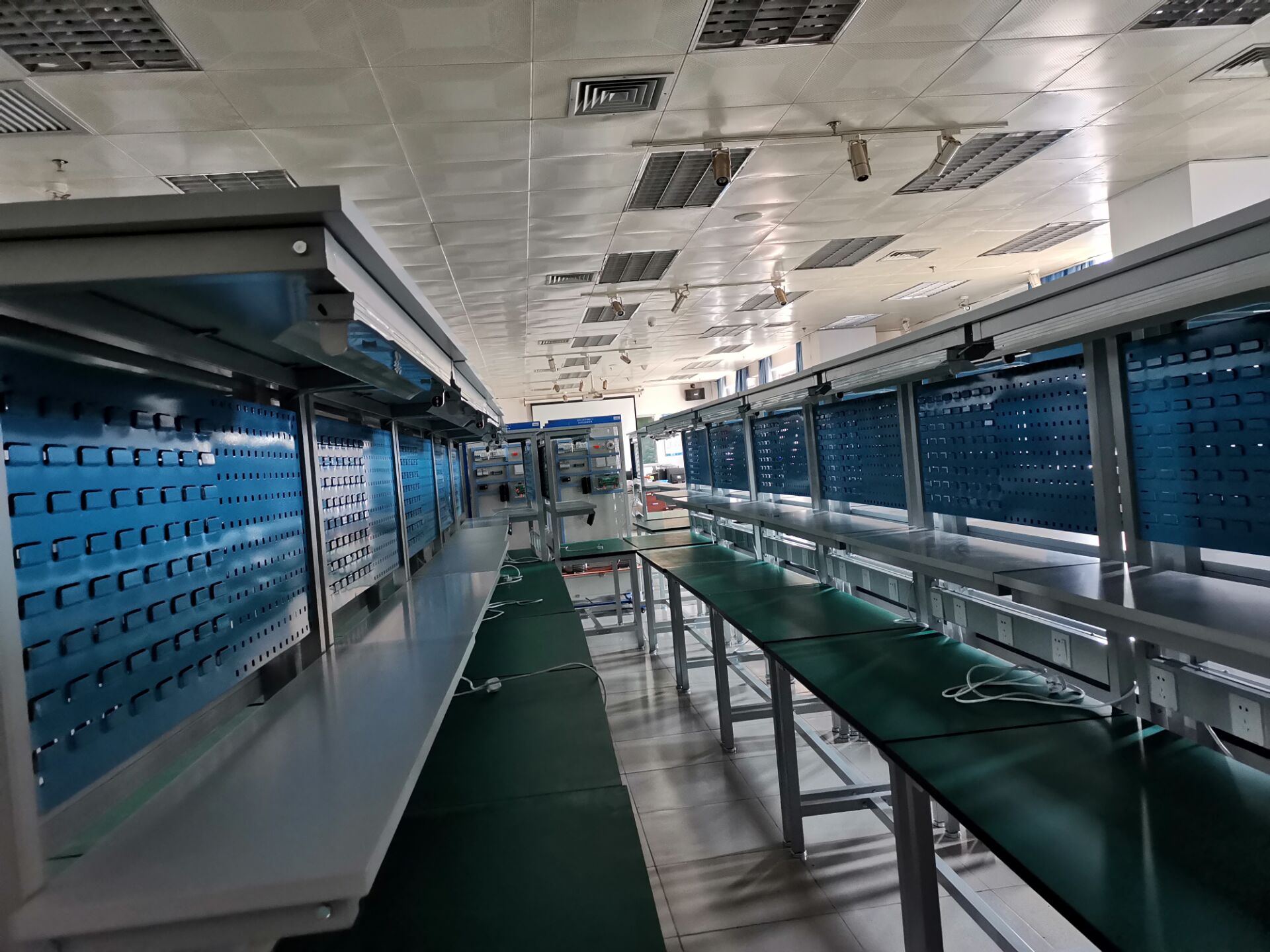 广西大学电气学院电工台