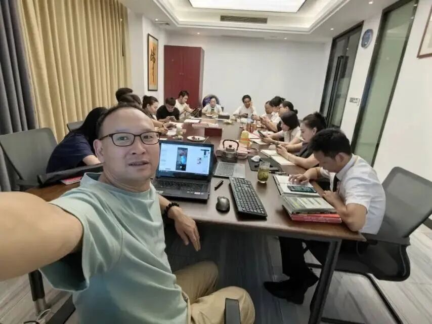 《企业AI营销指令官28天陪跑营》——用一句指令，让AI写出客户买单的文案与视频