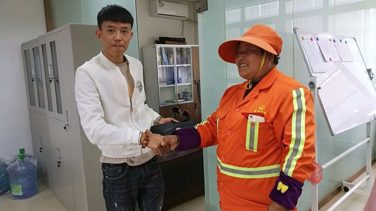 拾金不味暖人心  弘扬社会正能量
